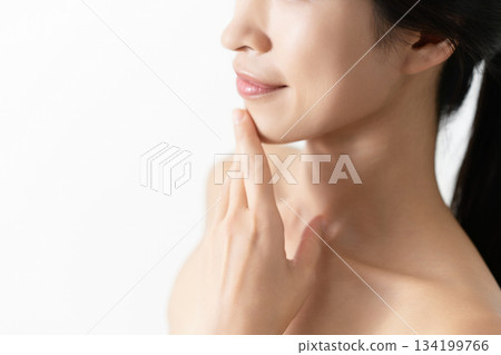 護膚女性 護膚女性 134199766