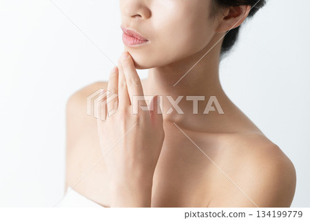 護膚女性 護膚女性 134199779