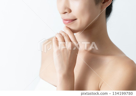 護膚女性 134199780