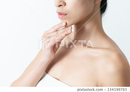 護膚女性 134199783