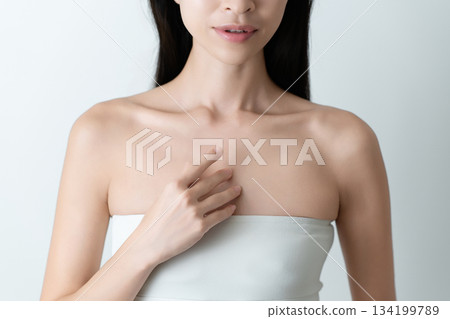 護膚女性 134199789