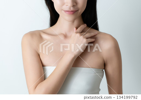 護膚女性 護膚女性 134199792