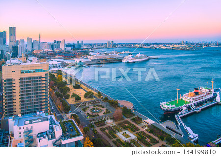 日本橫濱市景。 11日，三艘日本豪華郵輪「日本丸」、「飛鳥二號」和「三井海洋富士號」停靠在橫濱港。 134199810