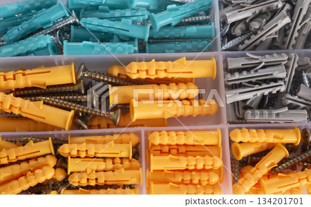 rawplug and screws 134201701