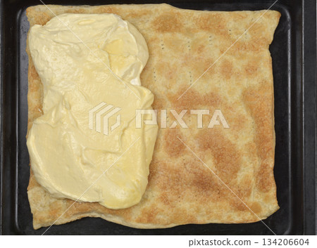 Preparing Vanilla Custard Slices 134206604