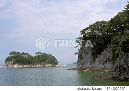 A beautiful Jodogahana landscape with cliffs and islands that are a scenic spot representative of Sanriku in Sanriku Fukko National Park A beautiful Jodogahana landscape with cliffs and islands that are a scenic spot representative of Sanriku in Sanriku Fukko National Park 134209361