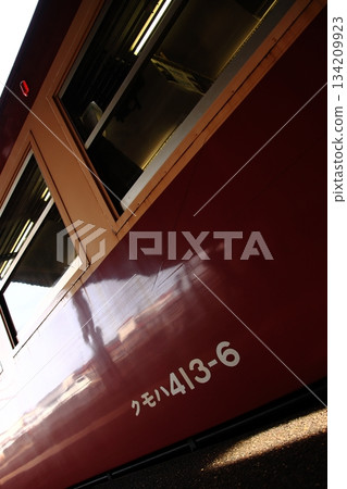 2025年11月23日,一個平靜的下午,越後心跳鐵道413系列車停靠在妙高高原站。 2025年11月23日,一個平靜的下午,越後心跳鐵道413系列車停靠在妙高高原站。 134209923