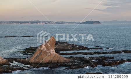 Eboshi Rock and Enoshima, the symbols of Shonan Eboshi Rock and Enoshima, the symbols of Shonan 134209999