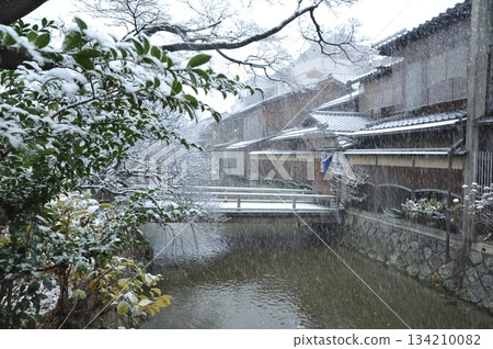 京都祗園白川的雪景 134210082