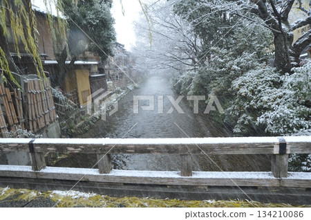 京都祗園白川的雪景 京都祗園白川的雪景 134210086