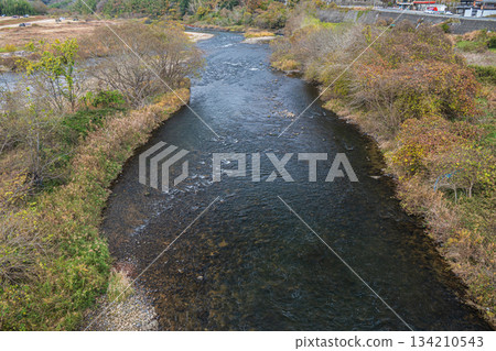 Early winter scenery of the Kizugawa River, Kasagi Town, Kyoto Prefecture Early winter scenery of the Kizugawa River, Kasagi Town, Kyoto Prefecture 134210543