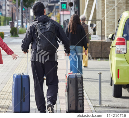 高山市秋季街景及步行遊客 高山市秋季街景及步行遊客 134210716