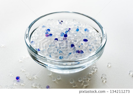 Silica gel desiccant contents Silica gel desiccant contents 134211273