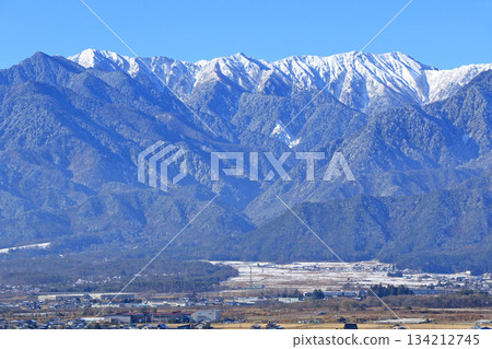 初冬的安曇野和北阿爾卑斯山 134212745