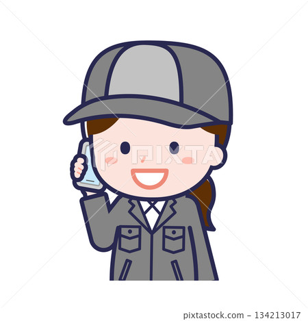 一名女性「工廠女工」正在使用智慧型手機 一名女性「工廠女工」正在使用智慧型手機 134213017