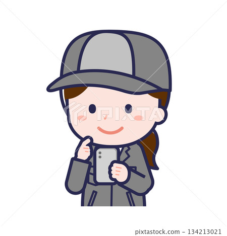 一名女性「工廠女工」正在使用智慧型手機 一名女性「工廠女工」正在使用智慧型手機 134213021