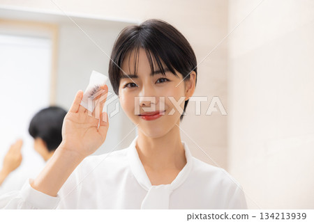  打膽量姿勢的商人 134213939