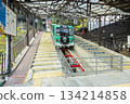 一輛纜車正等待從禦嶽登山鐵道的瀧本站出發。 134214858