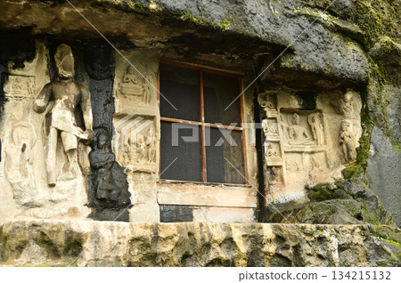 The religious sites and art at the Elora Caves,a UNESCO World Heritage Site,are one of the world's largest collections of rock-cut temples, dating back to 600-1000 AD. Located at Aurangabud in India. 134215132