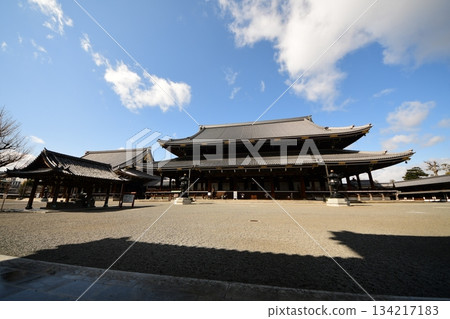 Higashi Honganji Temple, Goei-do Hall (Important Cultural Property), Kyoto Prefecture, Tokoha-cho, Shimogyo Ward, Kyoto City, February 2022 Higashi Honganji Temple, Goei-do Hall (Important Cultural Property), Kyoto Prefecture, Tokoha-cho, Shimogyo Ward, Kyoto City, February 2022 134217183