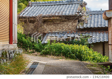 An abandoned house in the mountains of Kasagi Town, Kyoto Prefecture An abandoned house in the mountains of Kasagi Town, Kyoto Prefecture 134218400