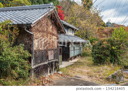 An abandoned house in the mountains of Kasagi Town, Kyoto Prefecture An abandoned house in the mountains of Kasagi Town, Kyoto Prefecture 134218405