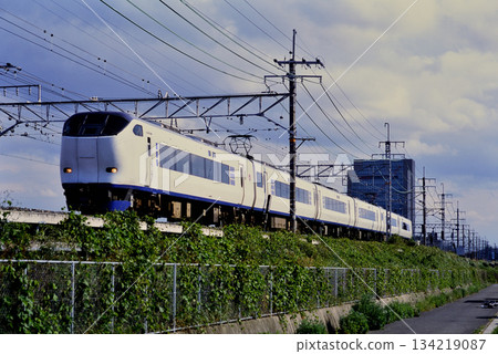2007: Six 281-series Kansai Airport Express Haruka trains running on the Tokaido Line 134219087