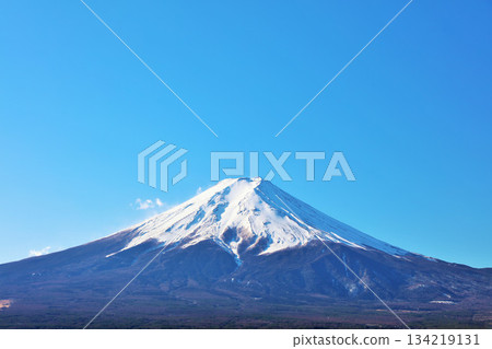 山梨縣 藍天下的富士山 134219131