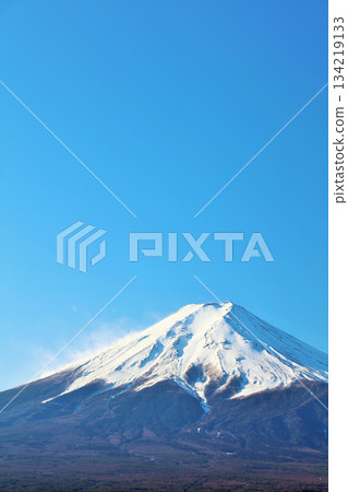Yamanashi Prefecture Mt. Fuji in the blue sky Yamanashi Prefecture Mt. Fuji in the blue sky 134219133