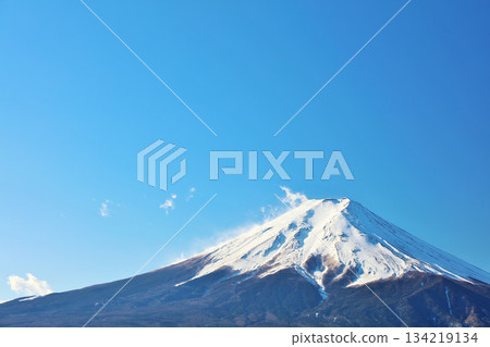 Yamanashi Prefecture Mt. Fuji in the blue sky 134219134