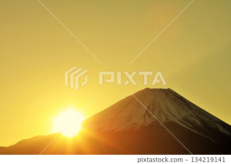 Japan's dawn Mt Fuji and the sun Japan's dawn Mt Fuji and the sun 134219141