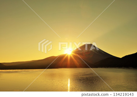 Japan's dawn Mt Fuji and the sun Japan's dawn Mt Fuji and the sun 134219143