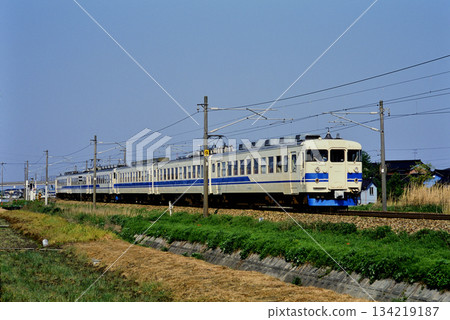 2007年:六列475系地方列車在原北陸本線上運行 2007年:六列475系地方列車在原北陸本線上運行 134219187