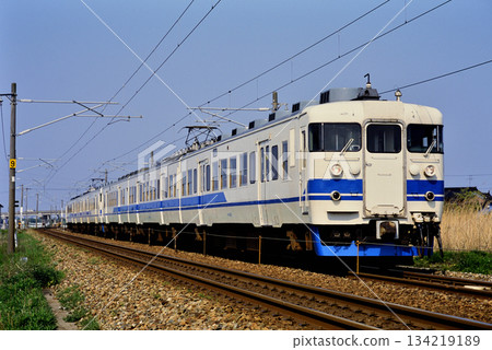 2007年：六列413系地方列車運行於原北陸本線。 134219189