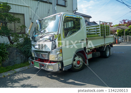 track, truck, vehicle 134220013