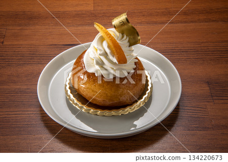 Savarin cake 134220673