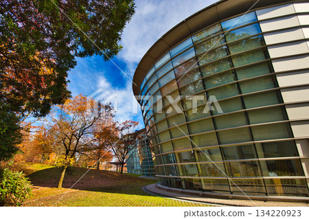 秋天色彩的城市藝術博物館 134220923