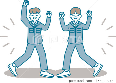 身穿工作服的男人們用力揮舞著拳頭。 134220952