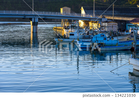 Scenery of a fishing port and blue water Scenery of a fishing port and blue water 134221030