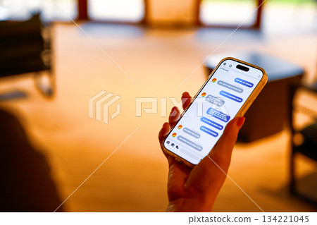 Check messages on your smartphone 134221045