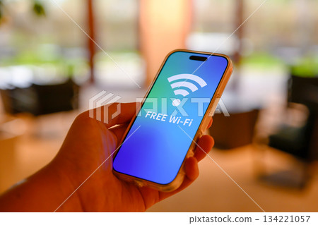 在智慧型手機螢幕上顯示免費 Wi-Fi 在智慧型手機螢幕上顯示免費 Wi-Fi 134221057