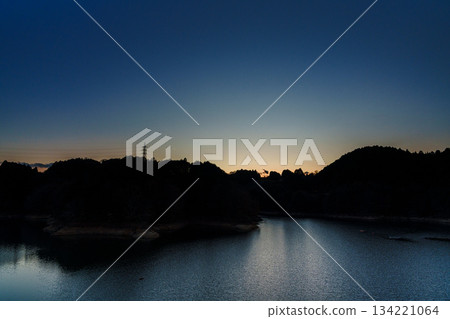 Early winter sunset at Nara Nunome Dam. From sunset to blue hour captured with a 24mm wide-angle lens. Golden Hour 2 134221064