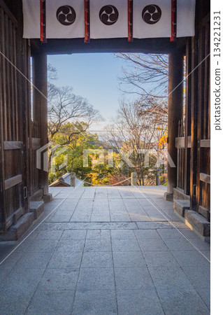 "Okayama Prefecture" (December) [Shrine] Achi Shrine in Kurashiki City: View of the Kurashiki cityscape from the main hall 134221231