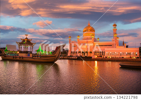 Beautiful evening view of the Old Mosque in Brunei 134221798