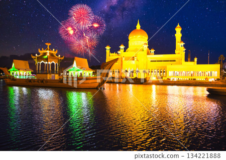 Beautiful night view of the Old Mosque in Brunei 134221888