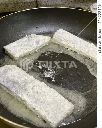 Grilling Eel in Oil Grilling Eel in Oil 134222106