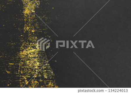 背景材質採用奢華的黑色日本紙紋理和金色圖案。 134224013
