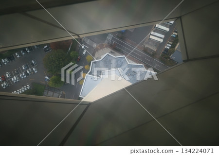 See-through floor 134224071