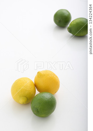 檸檬、青檸、白色背景 134224364