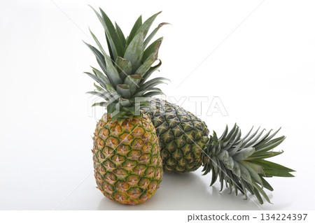 菠蘿，白色背景，水果 134224397